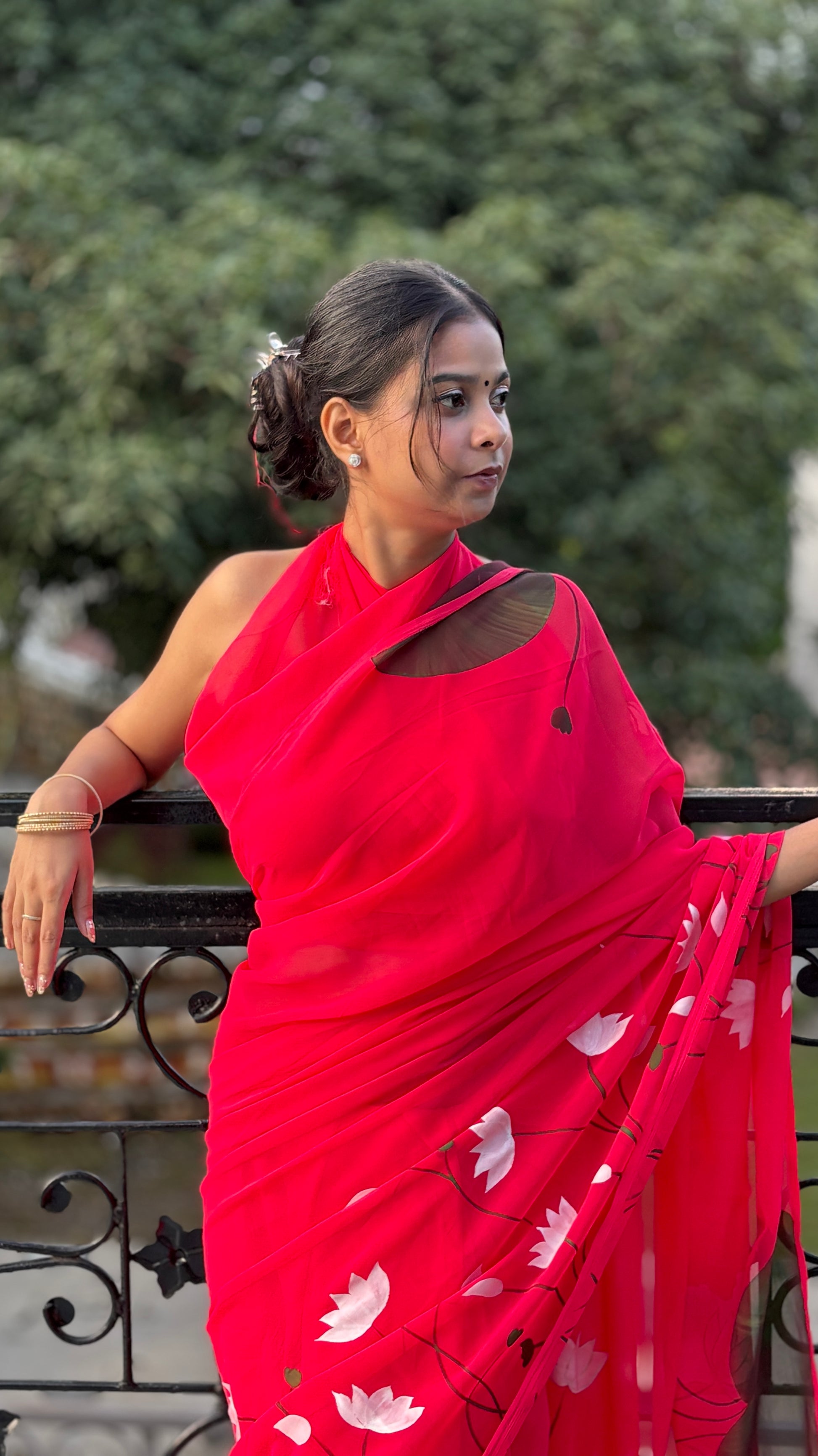 Hand-Painted Elegant swan Saree