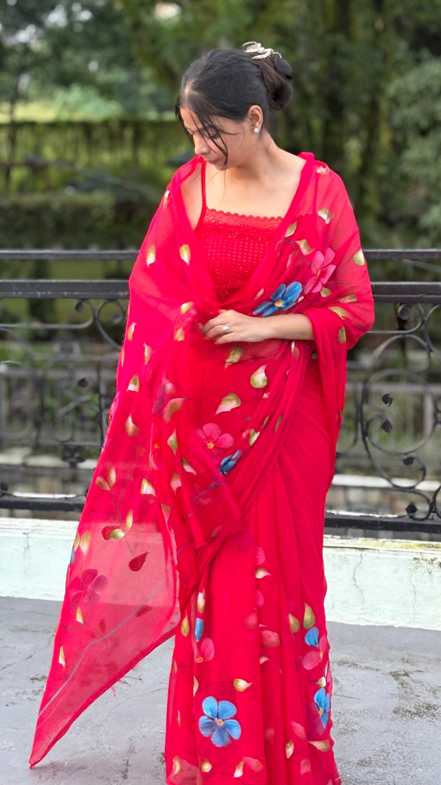 Red Hand-Painted Chiffon Saree Red Hand-Painted Chiffon Saree